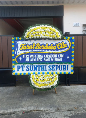 Papan Bunga Duka di Tanah Sereal