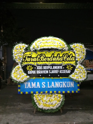 Papan Bunga Duka di Tanah Sereal